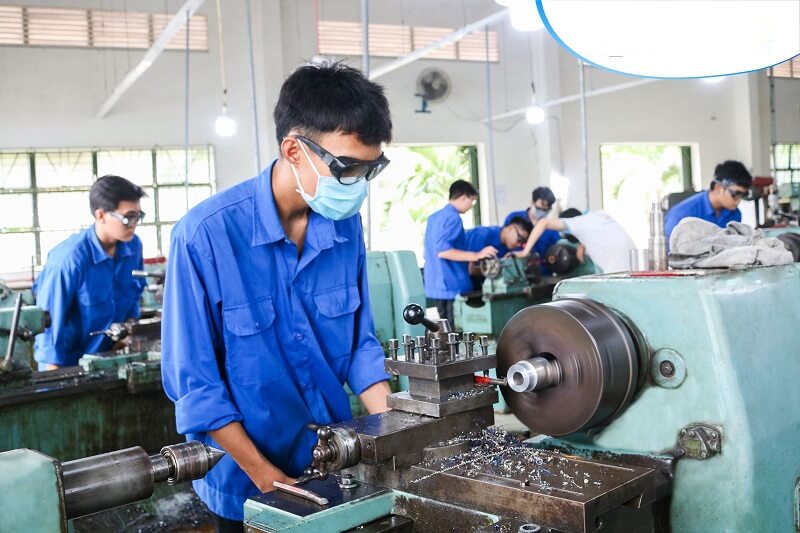 Nhu cầu tuyển thợ tiện CNC đóng vai trò quan trọng trong ngành cơ khí 