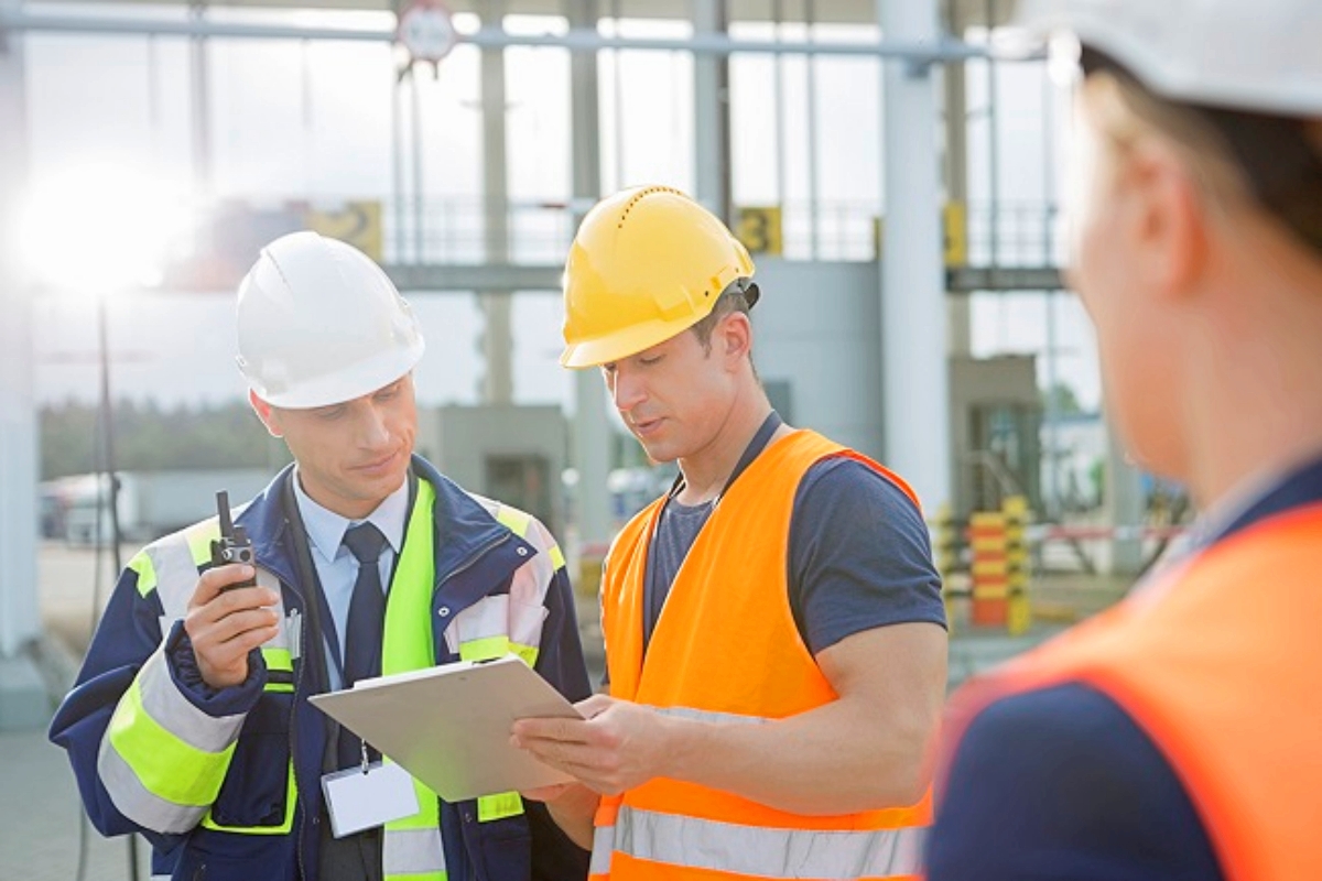 Người giám sát sẽ quản lý các công đoạn, đảm bảo quá trình thực hiện được hoàn tất