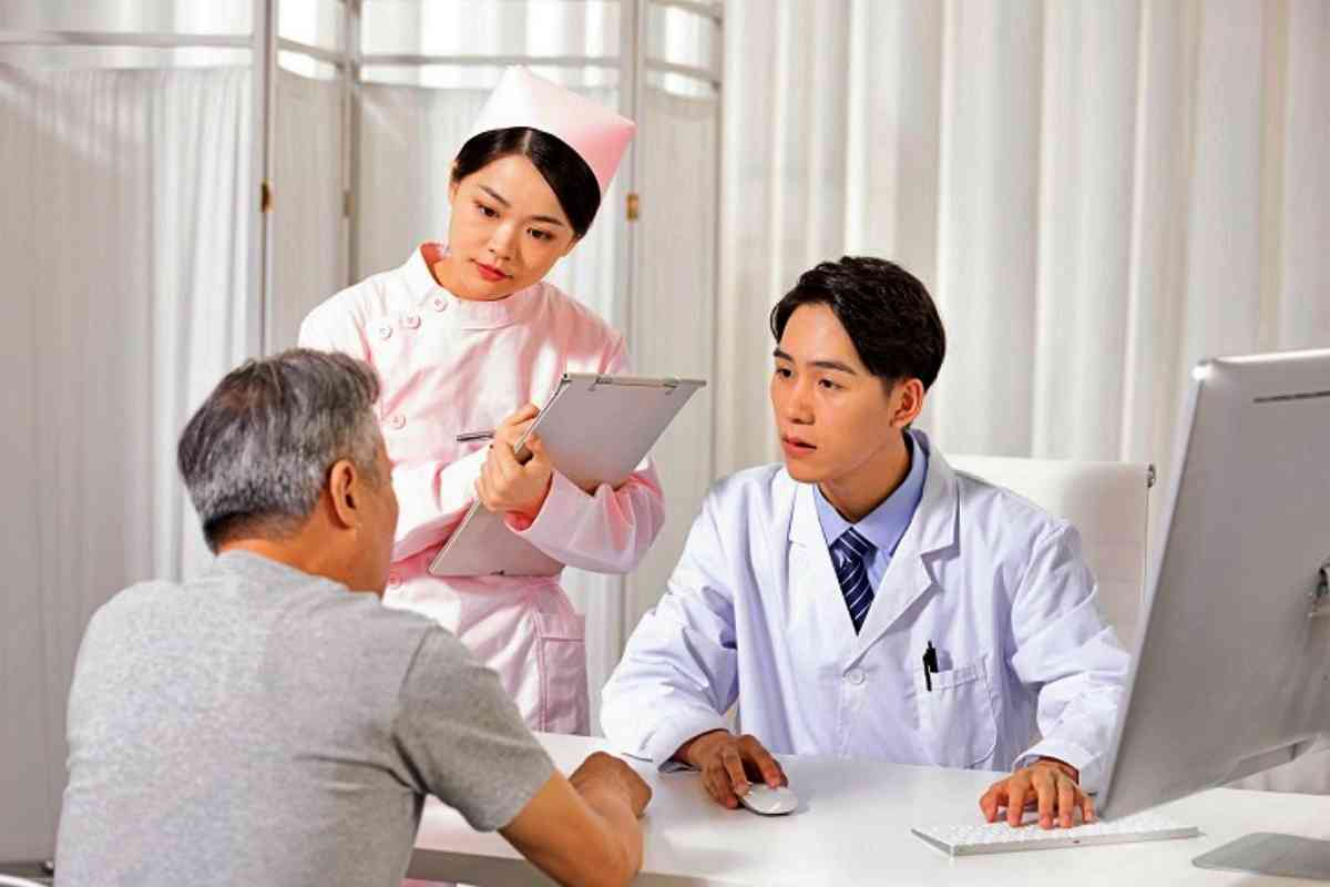 Muốn trở thành bác sĩ cần kỹ năng và trình độ chuyên môn cao