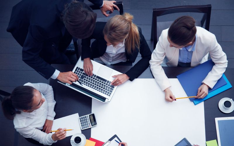 Tuyển dụng kiểm toán độc lập cần phải giao tiếp với khách hàng và các bên liên quan