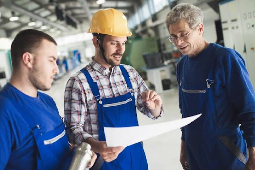 Việc làm Trưởng ca là giám sát hoạt động, quản lý tốt đối chất lượng sản phẩm, dịch vụ và nhân sự trong ca làm việc