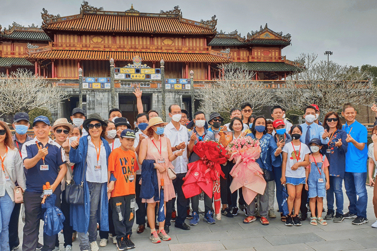 Ứng viên tìm việc kinh doanh khách đoàn cần nắm vững kiến thức chuyên ngành khách sạn và sở hữu kỹ năng giao tiếp khéo léo 