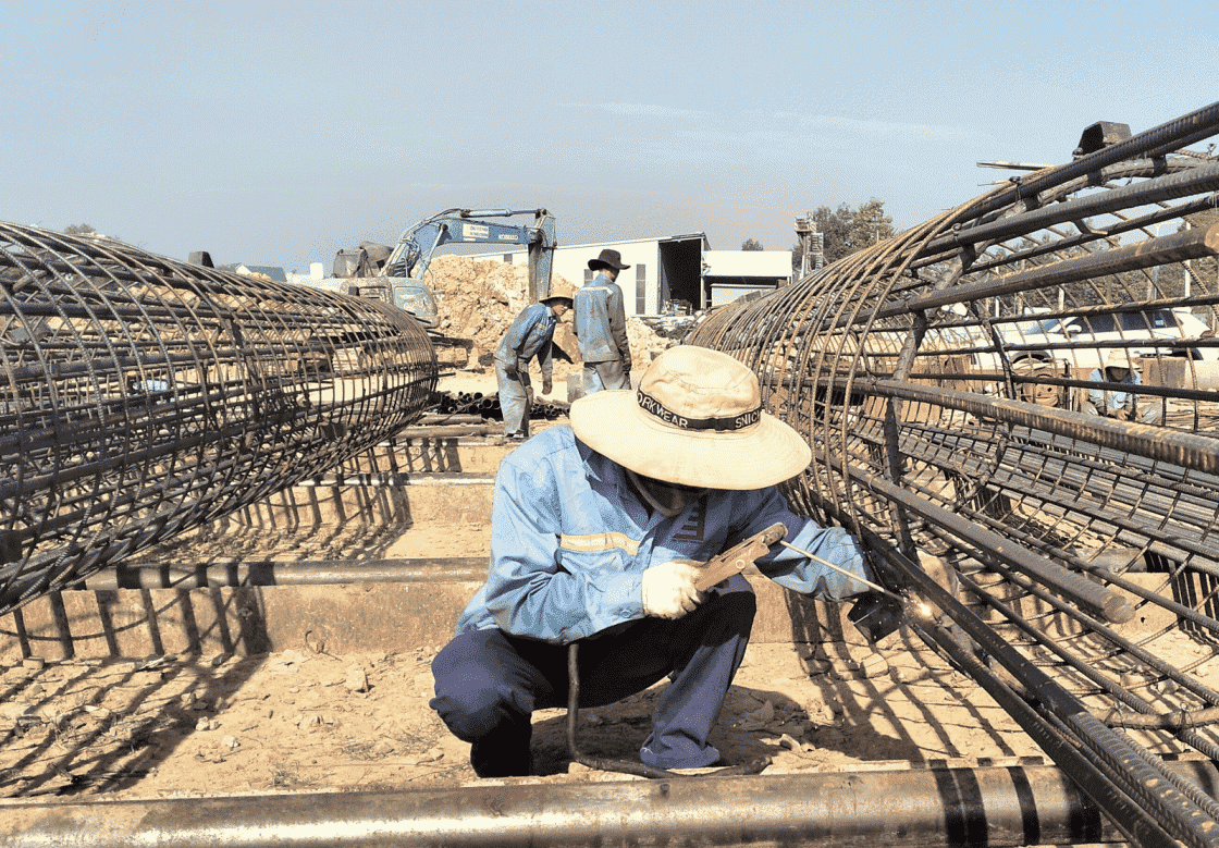Thường xuyên phải đi công tác xa nhà là một trong những yêu cầu trong phần mô tả tuyển dụng kỹ sư cầu đường 
