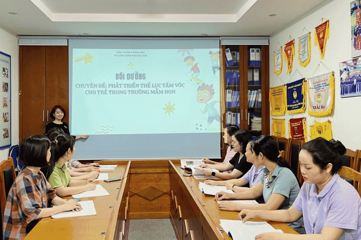 Phó hiệu trưởng trường mầm non chịu trách nhiệm quản lý hoạt động giảng dạy đảm bảo môi trường học tập an toàn và phát triển toàn diện cho trẻ