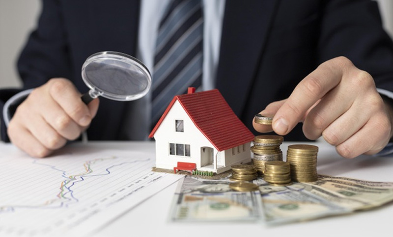 Chuyên viên cao cấp thẩm định giá bất động sản là người chịu trách nhiệm thẩm định giá trị các tài sản