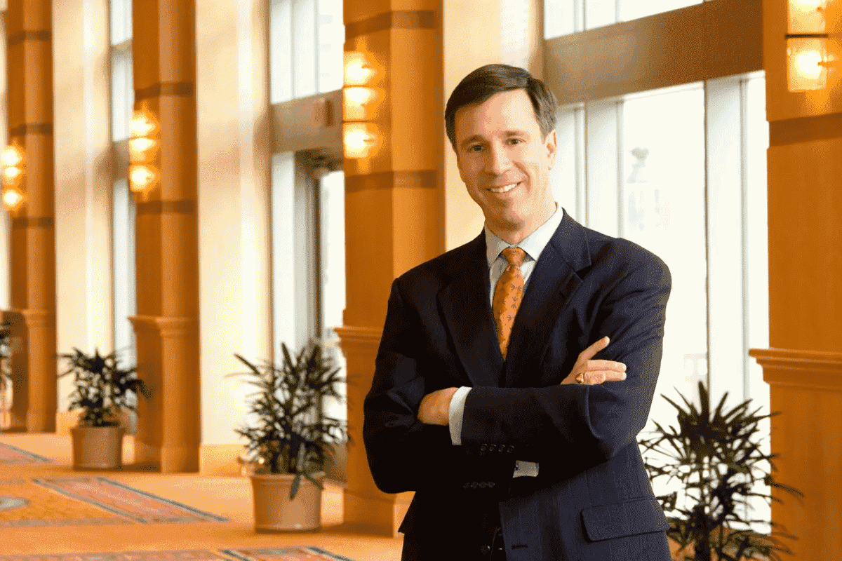 Tuyển nhân viên kinh doanh khách sạn yêu cầu ứng viên đáp ứng tiêu chí về kiến thức chuyên môn ngành khách sạn, kỹ năng giao tiếp và đàm phán tốt