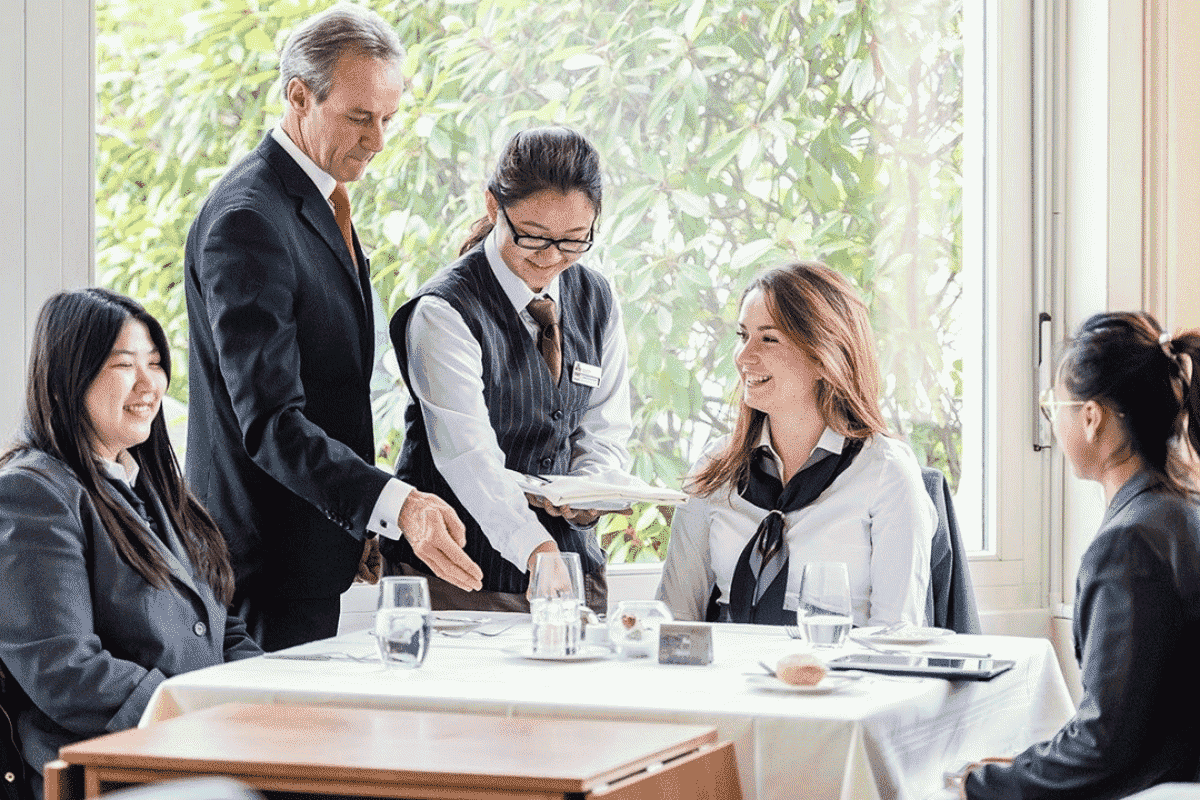 Nhu cầu tuyển nhân viên kinh doanh khách sạn tập trung chủ yếu ở các thành phố lớn và các khu vực phát triển du lịch