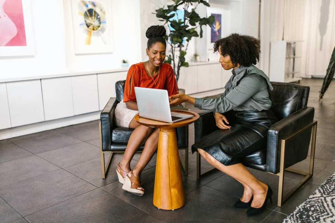 Tuyển quan hệ báo chí gồm nhiều vị trí với vai trò và yêu cầu công việc riêng biệt