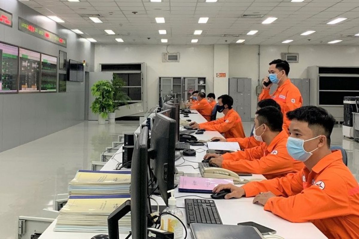 Mức lương tuyển dụng việc làm vận hành điện dao động từ khoảng 10.000.000 - 12.000.000 VNĐ/tháng