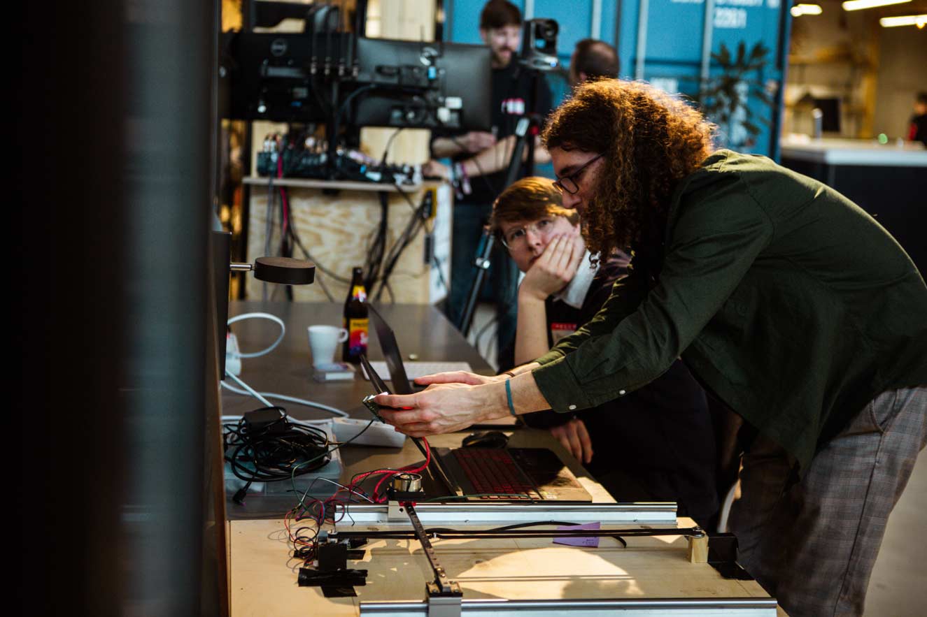 Công việc của một chuyên viên IoT bao gồm rất nhiều nhiệm vụ đa dạng