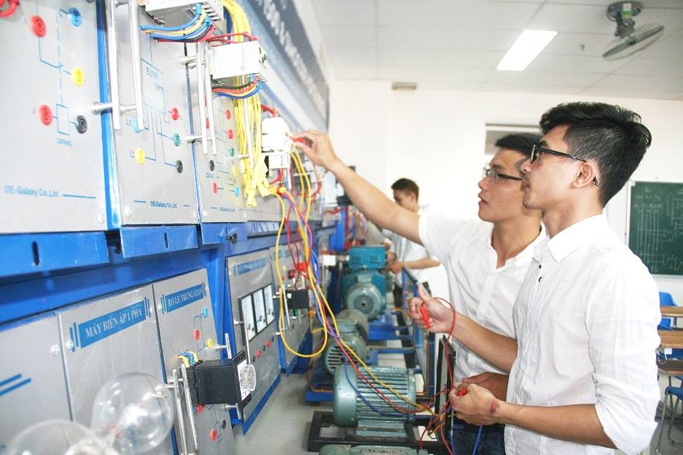 Một trong những nhiệm vụ cốt lõi của kỹ sư điện tử là thiết kế hệ thống điện hiệu quả, đáp ứng nhu cầu sản xuất và đảm bảo an toàn