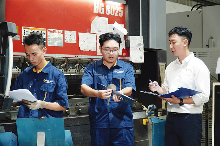 Mức lương của kỹ sư thiết kế nhôm kính dao động trung bình từ 8.000.000 - 25.000.000 VNĐ/tháng tùy vào kinh nghiệm