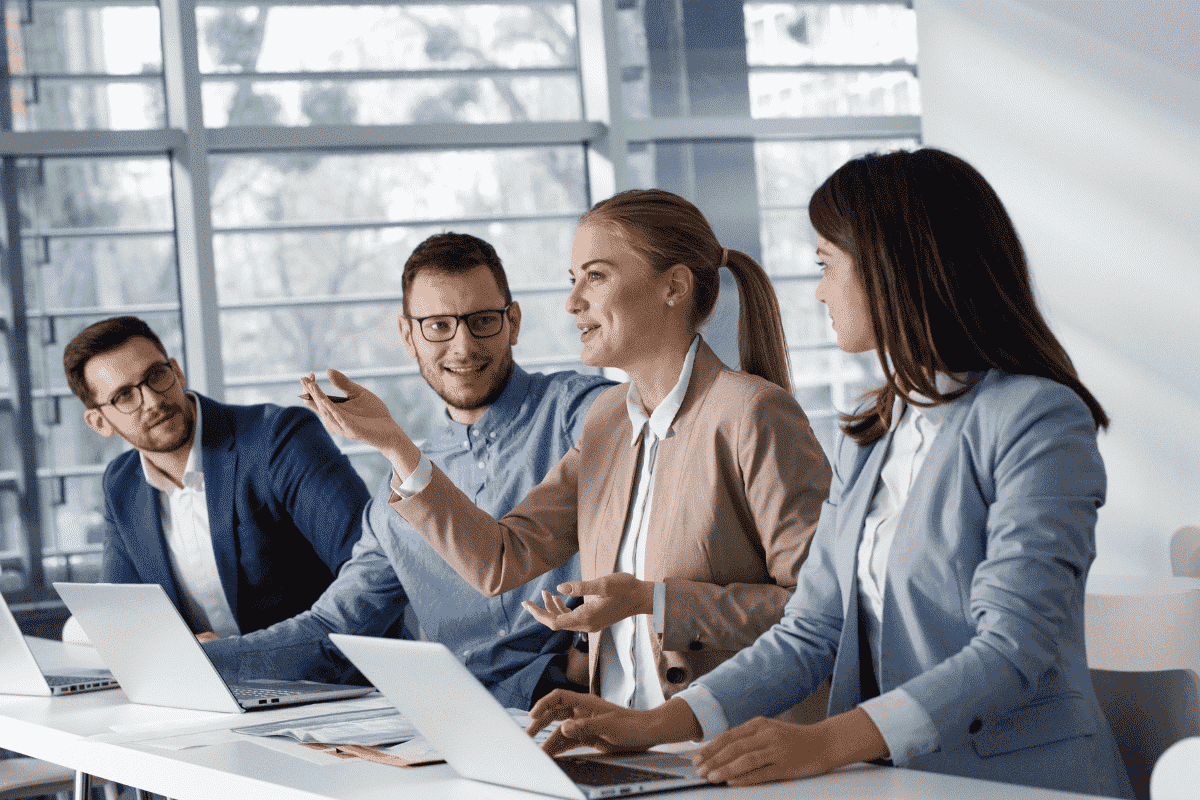 Việc làm media placement specialist yêu cầu ứng viên có đầy đủ kiến thức chuyên môn và kỹ năng quản lý tốt