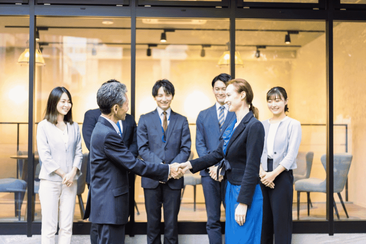 Chuyên viên M&A đảm nhận vai trò tìm kiếm và đánh giá cơ hội mua bán và sáp nhập, phân tích yếu tố chiến lược và tài chính của đối tác tiềm năng