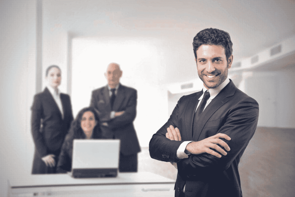 Giám đốc M&A chịu trách nhiệm định hướng chiến lược cho toàn bộ hoạt động M&A của công ty, điều phối và quản lý chuyên viên M&A