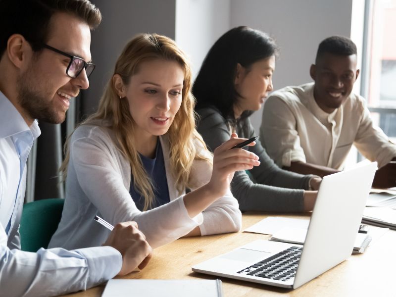 Việc làm nhân viên văn phòng bao gồm nhiều vị trí công việc khác nhau