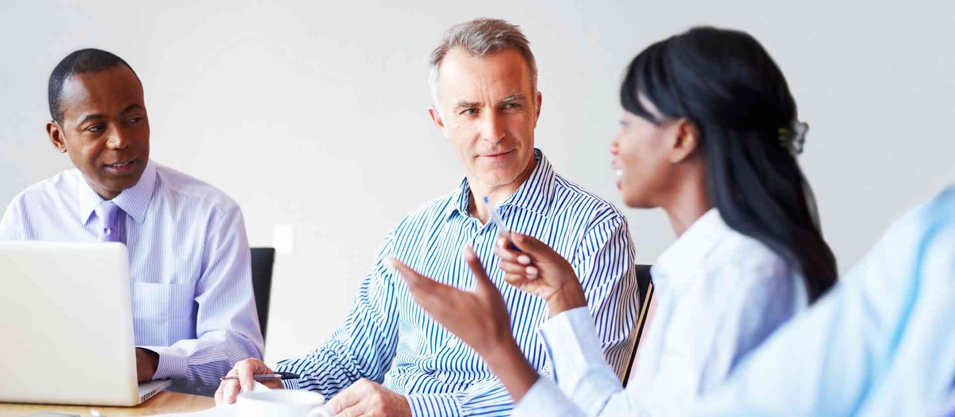 Việc làm phát triển cộng đồng nhằm xây dựng và duy trì mối quan hệ giữa tổ chức với cộng đồng