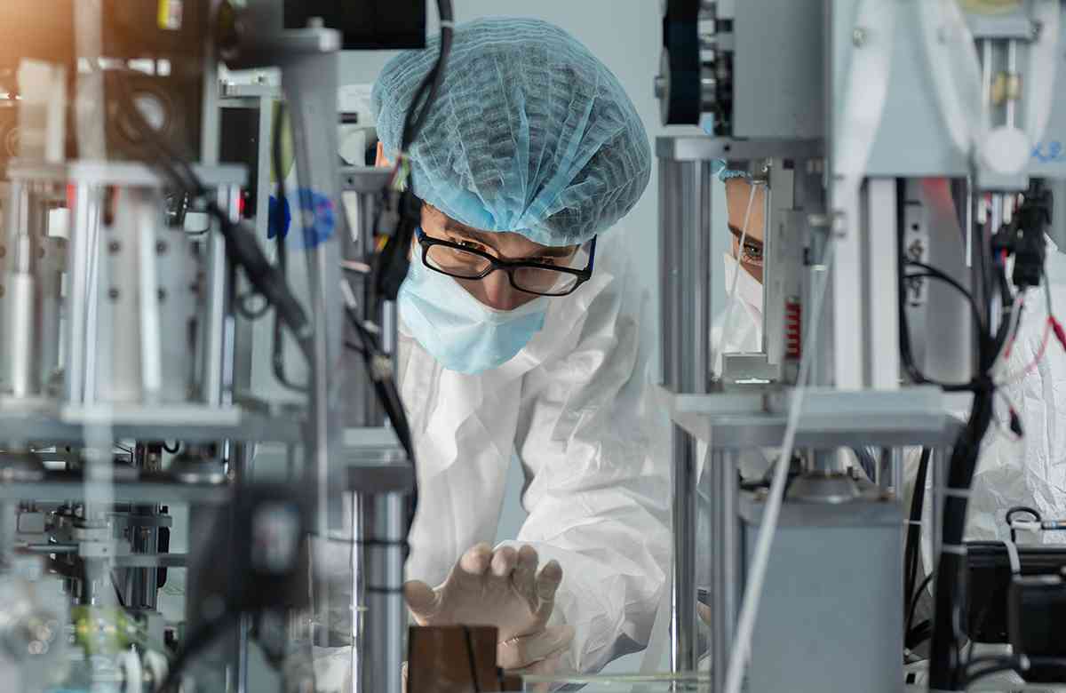 Việc làm thiết bị y tế đòi hỏi những yêu cầu khắt khe 