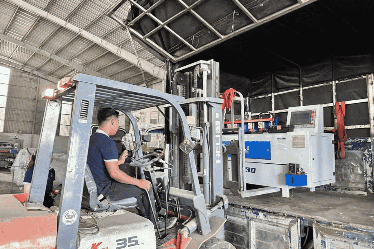 Việc làm vận hành thiết bị vận tải có nhiệm vụ vận hành và bảo dưỡng các thiết bị máy móc một cách an toàn và hiệu quả