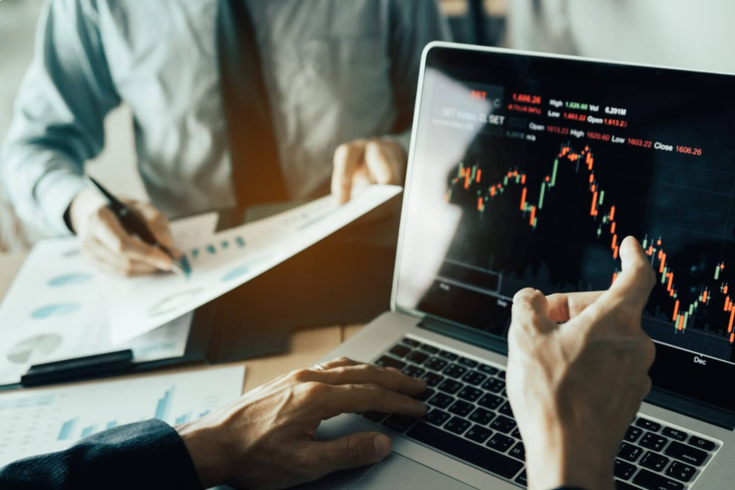 Có nên đầu tư chứng chỉ quỹ không là câu hỏi của nhiều nhà đầu tư hiện nay