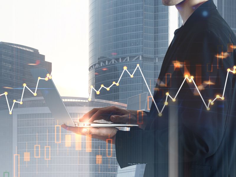 Quản lý quỹ đầu tư có vai trò quan trọng trong việc phân bổ tài sản hợp lý, giúp tối ưu hóa lợi nhuận