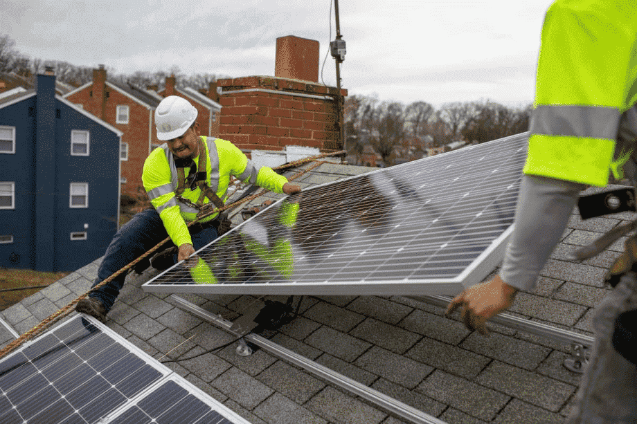 Nhân viên kinh doanh điện mặt trời có nhiều năm kinh nghiệm làm việc sẽ có mức lương cao hơn