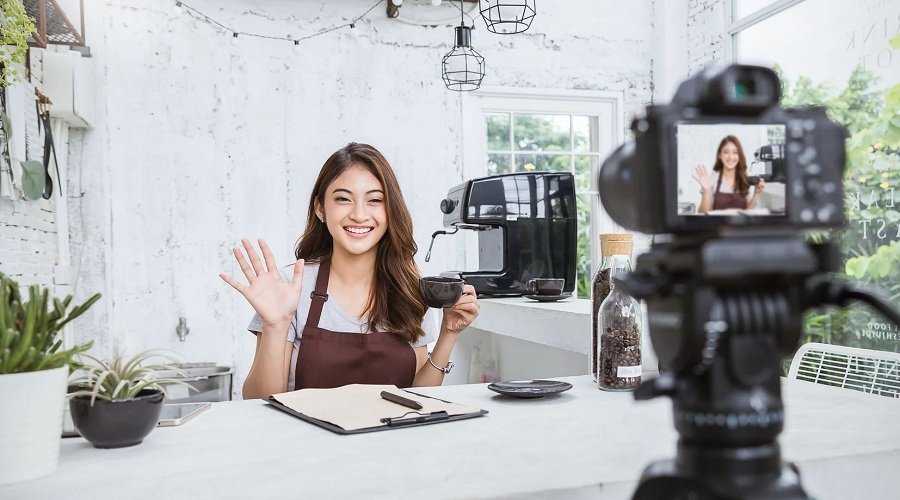 Yêu cầu để trở thành nhân viên quay phim chuyên nghiệp thì cần nắm được kỹ năng quay chụp và thành thạo thiết bị quay