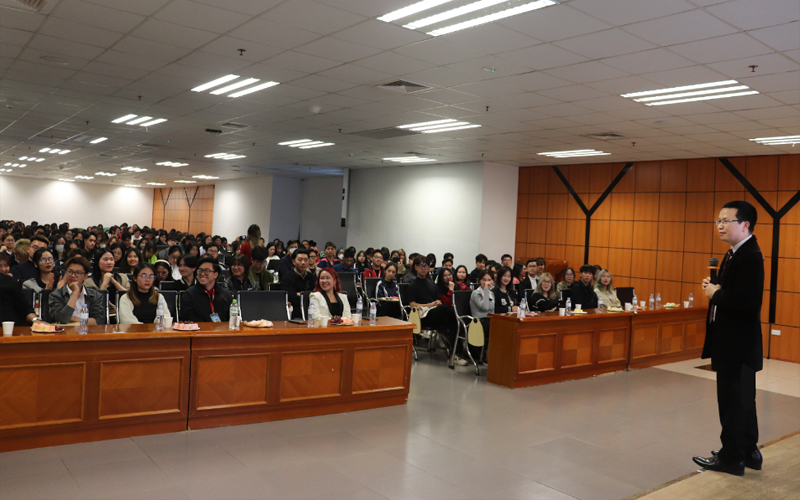 Bằng vốn kinh nghiệm dày dặn, CEO Tony Vũ của Jobcentreonline.com giúp các bạn sinh viên giải đáp các câu hỏi về kinh nghiệm ứng tuyển vào các tập đoàn lớn để làm việc