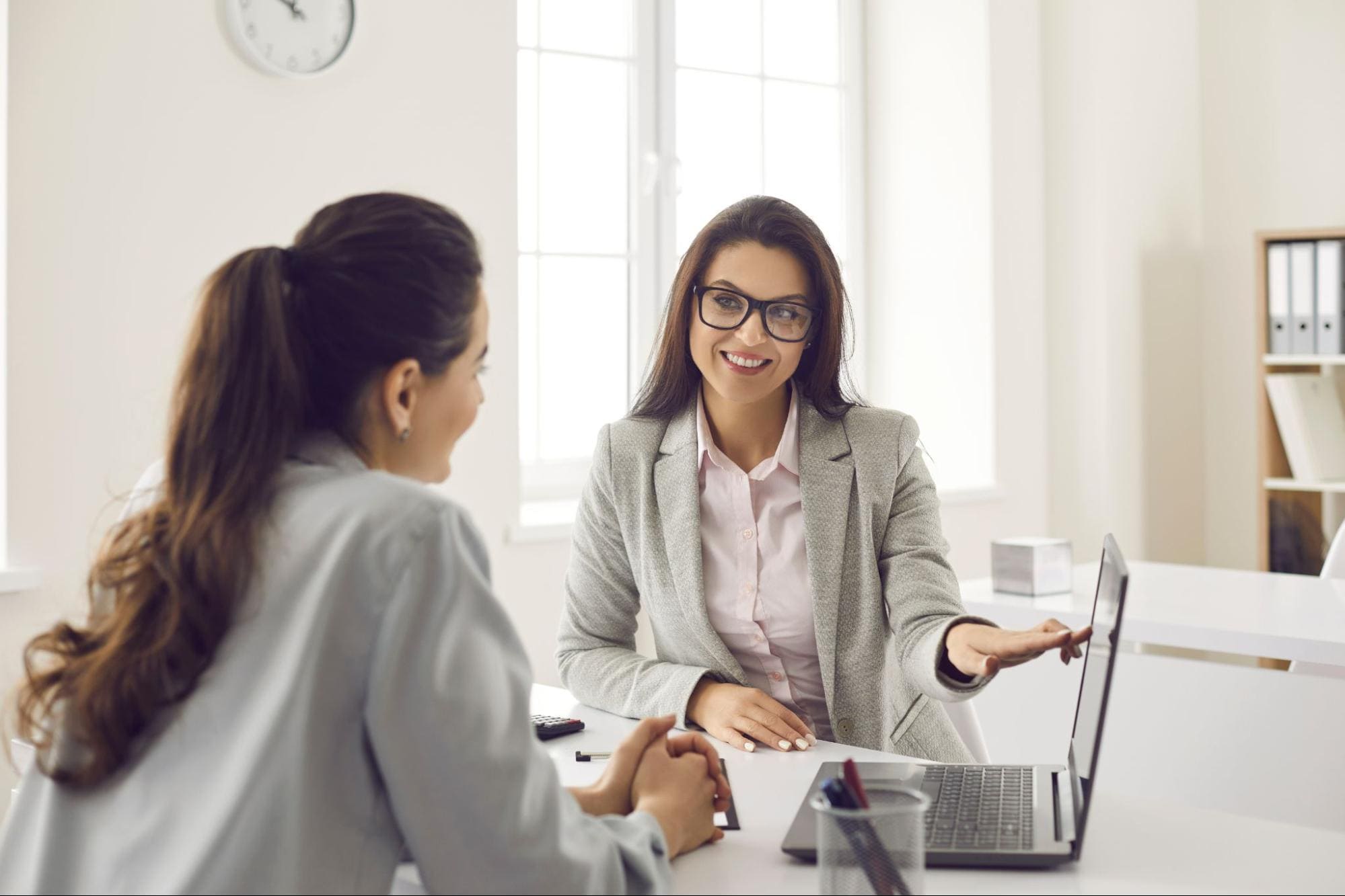 Bạn có thể thăng tiến lên vị trí giám sát bán hàng chịu trách nhiệm quản lý đào tạo nhân viên mới