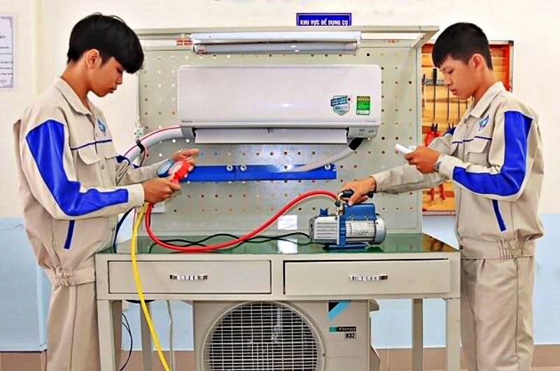 Mức lương ngành điện lạnh có sự chênh lệch đáng kể tùy vào nhiều yếu tố khác nhau