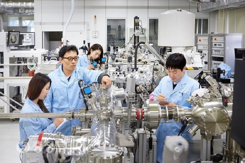 Nhiều học sinh và các bậc phụ huynh phân vân theo ngành cơ khí học trường nào tốt nhất.