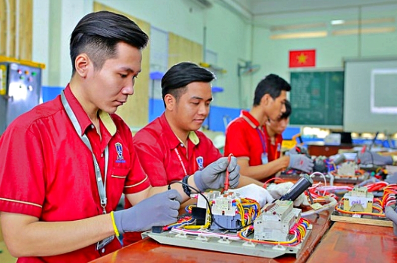 Ngành điện tử công nghiệp là gì trong việc xây dựng nhà máy thông minh