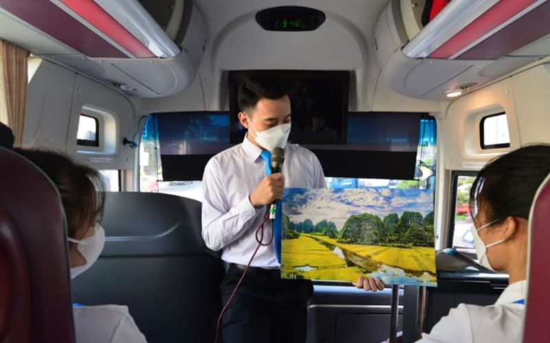 Mặt trái của nghề hướng dẫn viên du lịch là thời gian làm việc và áp lực từ khách hàng