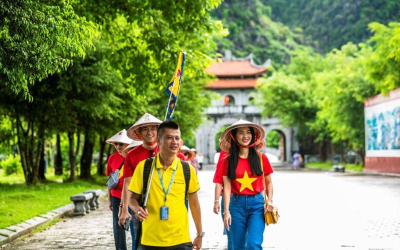 Hướng dẫn viên du lịch có vai trò trong việc tổ chức tham quan, du lịch cho hành khách