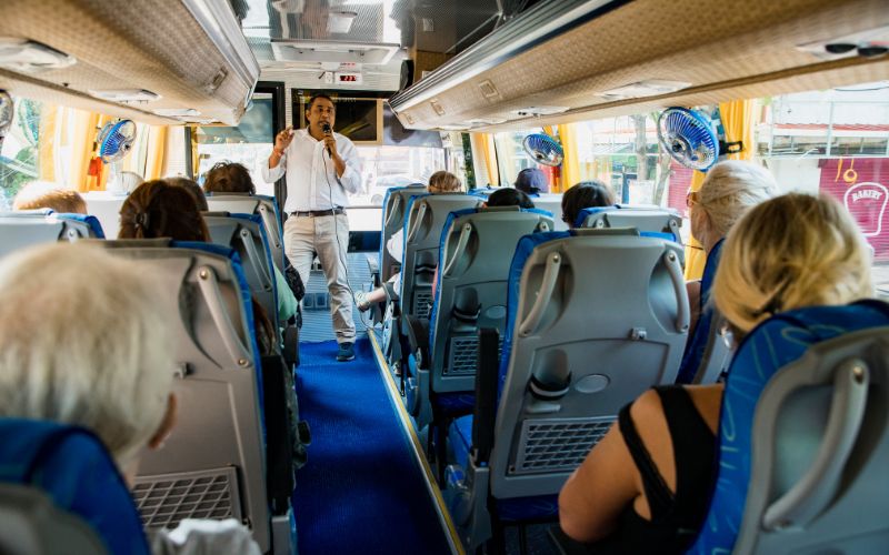 Nghề hướng dẫn viên du lịch có vai trò trong việc xây dựng hình ảnh doanh nghiệp