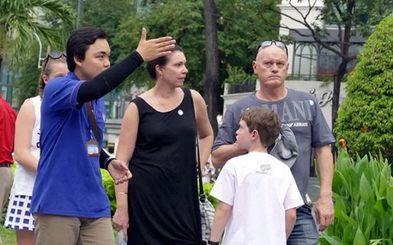 Đặc điểm của nghề hướng dẫn viên du lịch quốc tế là giới thiệu văn hóa đến với du khách nước ngoài