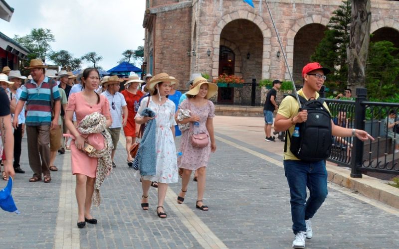 Hướng dẫn viên du lịch đóng vai trò quan trọng trong ngành du lịch