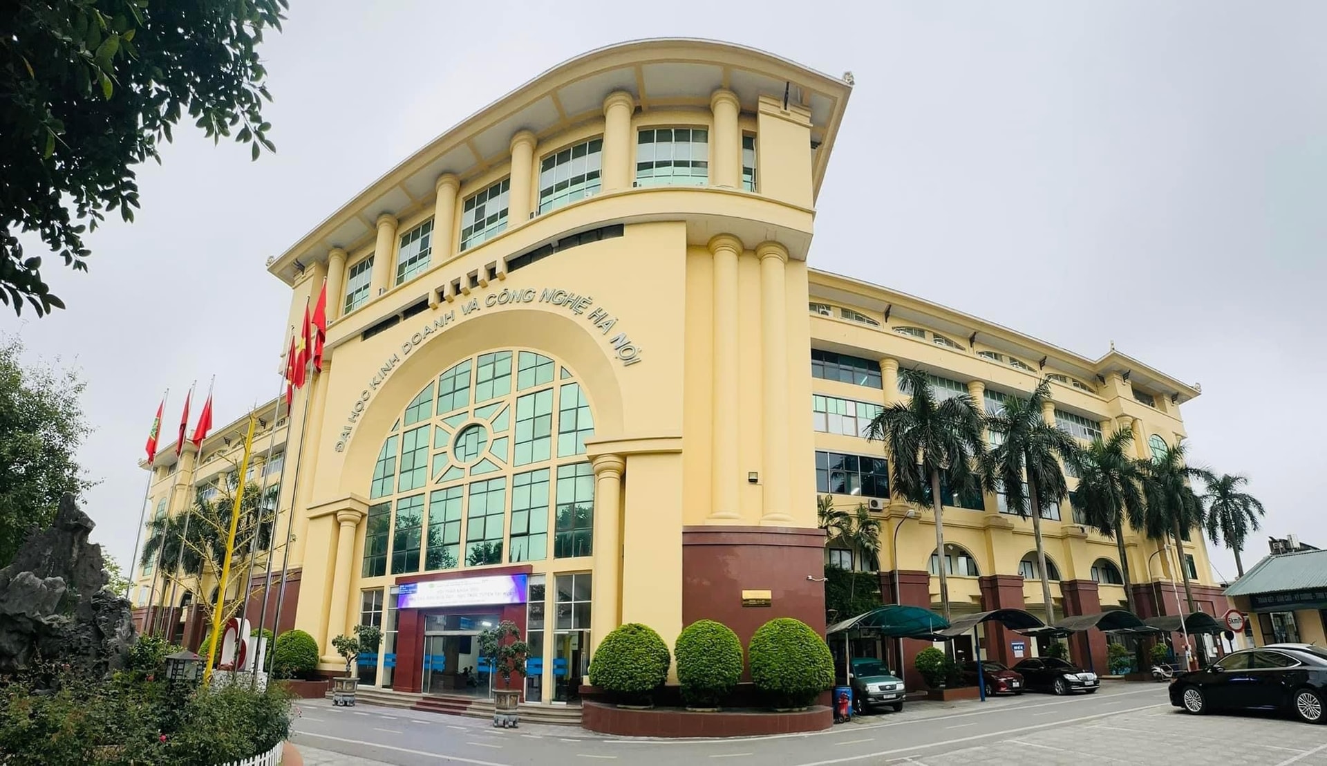 Đại học Kinh doanh và Công nghệ là cơ sở đào tạo ngành tài chính ngân hàng uy tín