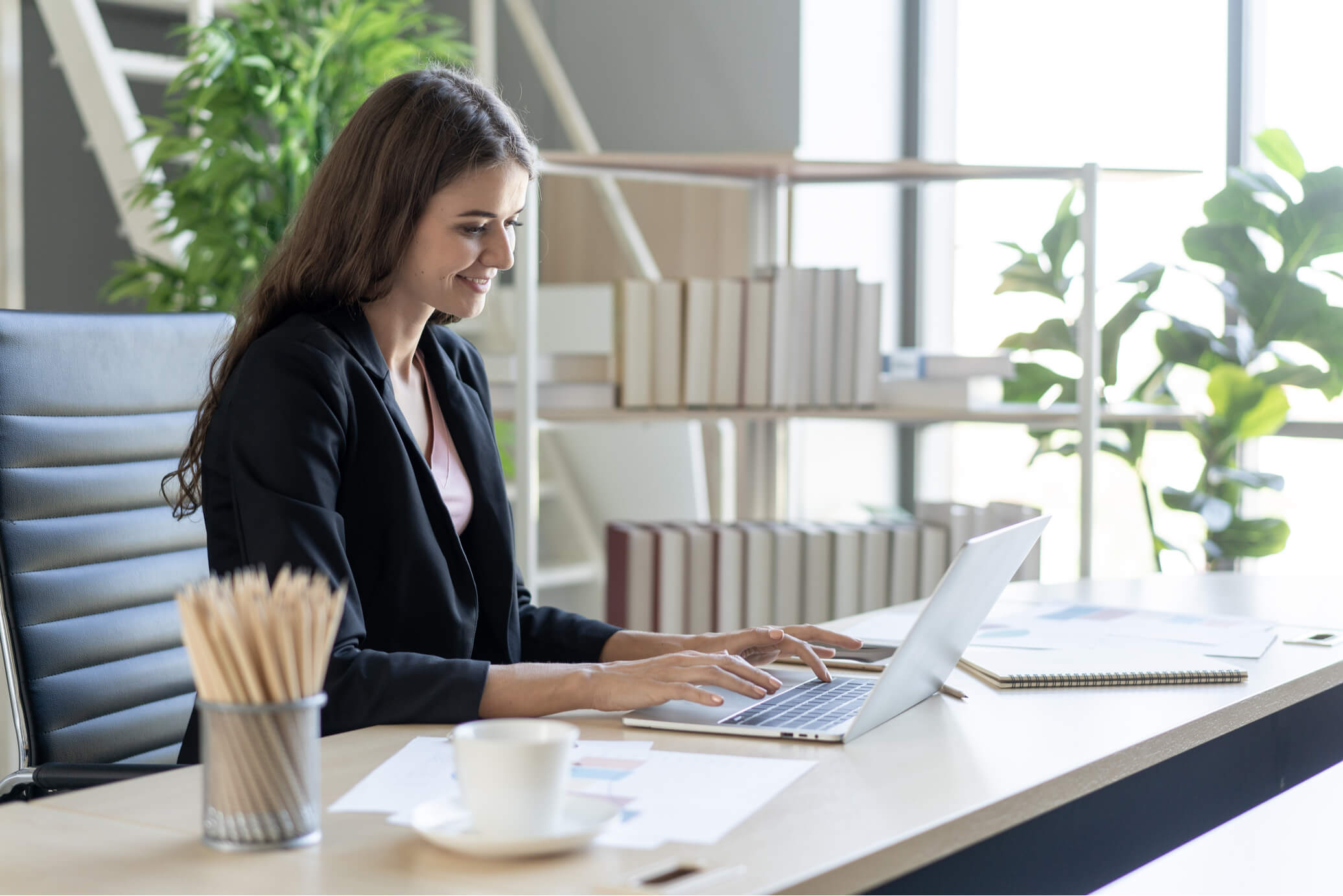 Trợ lý nhân sự là người hỗ trợ công việc hành chính và văn thư trong phòng nhân sự