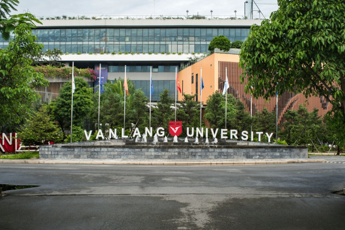 Đại học Văn Lang là trường đào tạo ngành thiết kế thời trang với cơ sở vật chất hiện đại