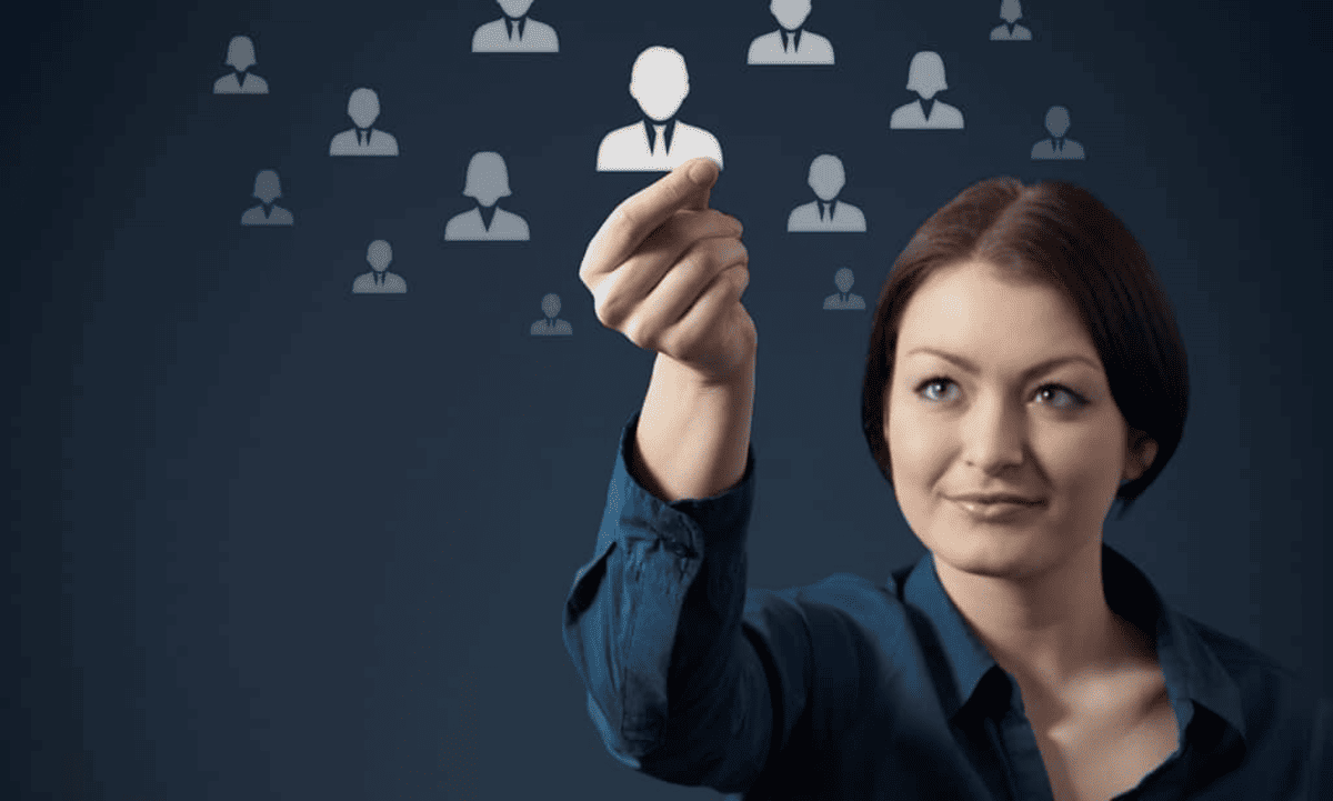 Giám đốc nhân sự là gì? Giám đốc nhân sự là người đứng đầu bộ phận nhân sự