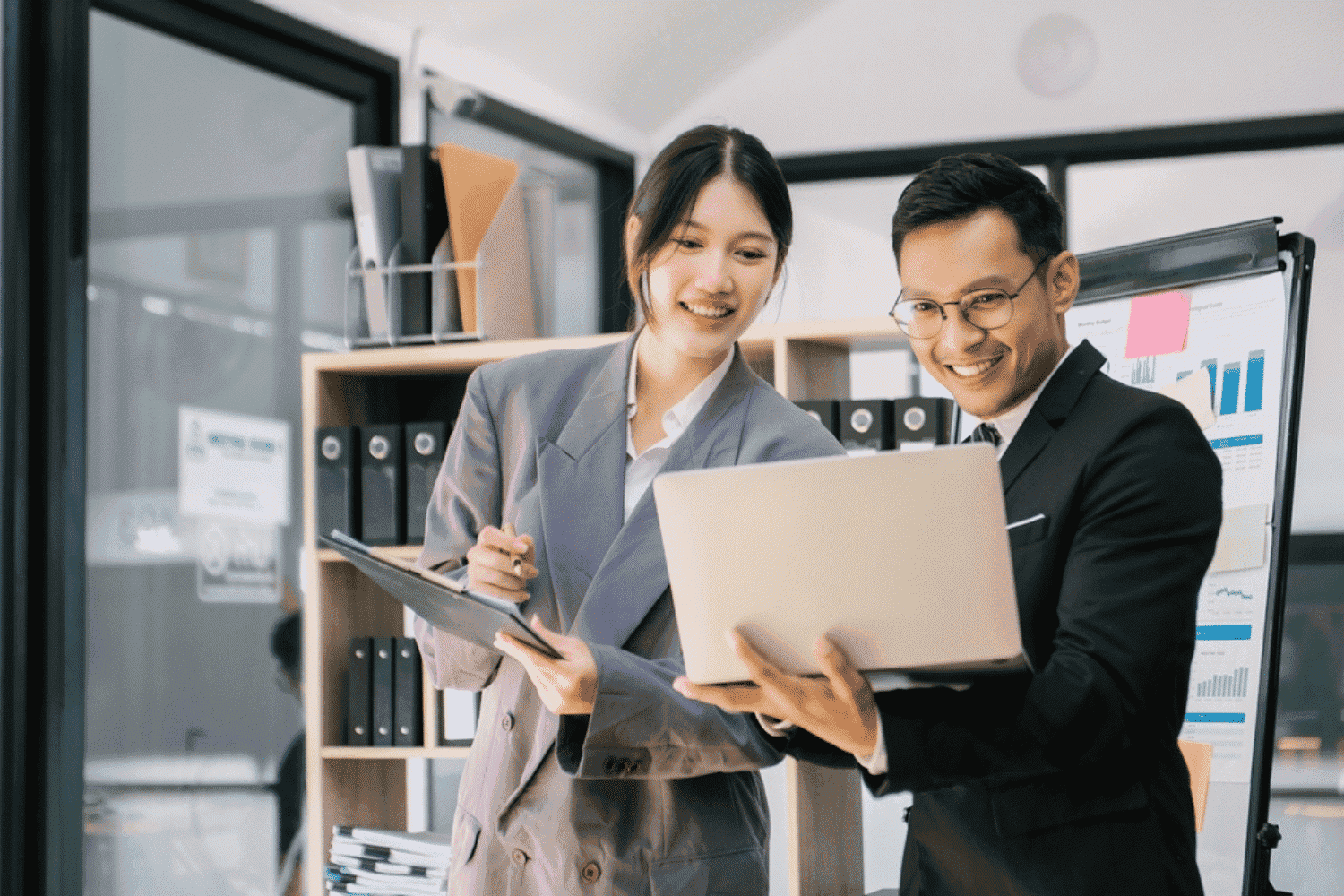 Bộ phận đào tạo và phát triển có nhiệm vụ nâng cao năng lực của nhân viên