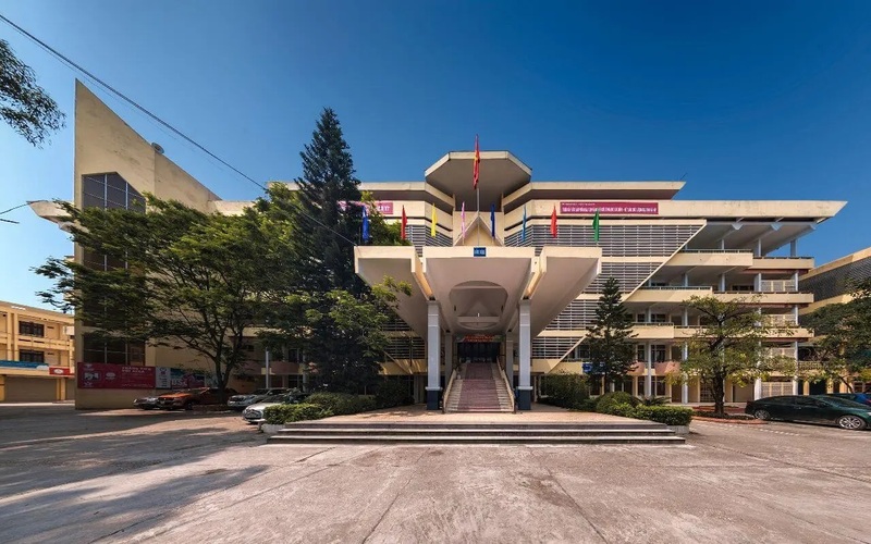 Học viện Tài chính (AOF) là một trong những cơ sở đào tạo hàng đầu về tài chính, kế toán và kiểm toán tại Việt Nam