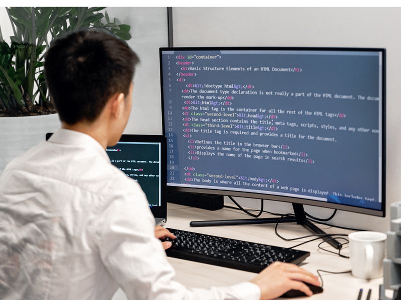 Lập trình viên là gì? Vai trò của Lập trình viên