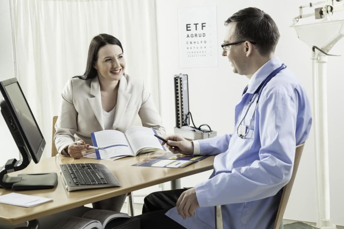 Bằng cấp và kinh nghiệm là một trong những yếu tố ảnh hưởng đến mức lương của ngành dược 