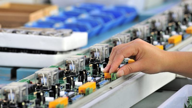 Ngành điện tử là gì? Ngành điện tử là lĩnh vực thuộc kỹ thuật, chuyên tập trung nghiên cứu, ứng dụng thiết bị điện tử