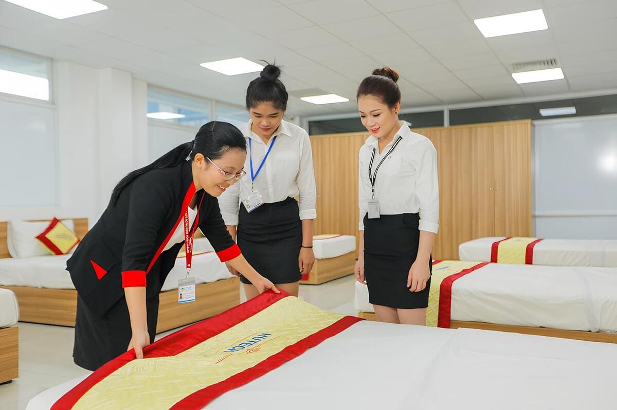 Quản trị khách sạn cung cấp cho sinh viên những kiến thức chuyên môn cùng kỹ năng cần thiết để làm việc trong môi trường dịch vụ chuyên nghiệp