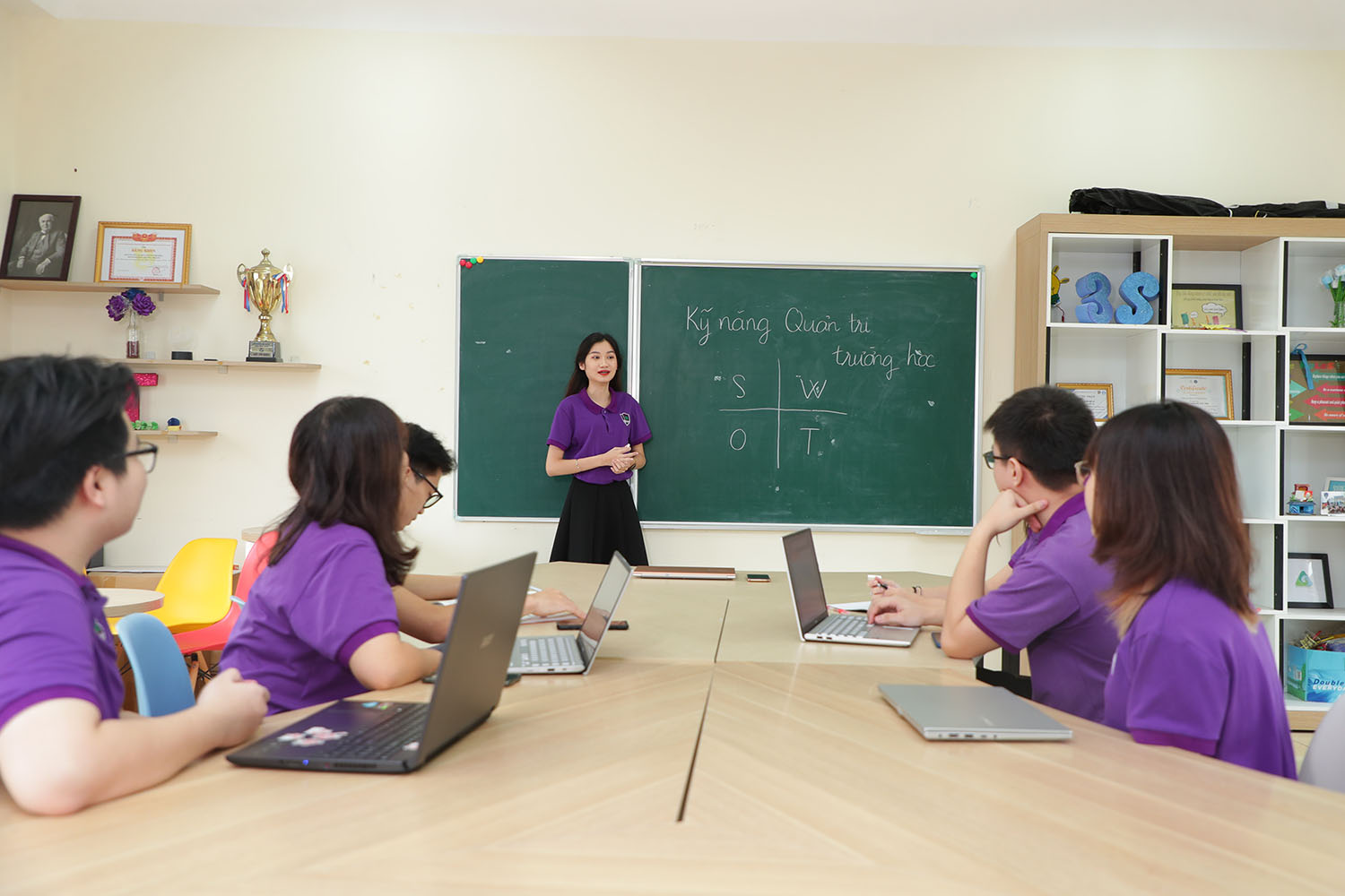 Đại học Giáo dục – Đại học Quốc gia Hà Nội là cơ sở hàng đầu để các bạn thí sinh tham khảo khi muốn học ngành Sư phạm Tiểu học