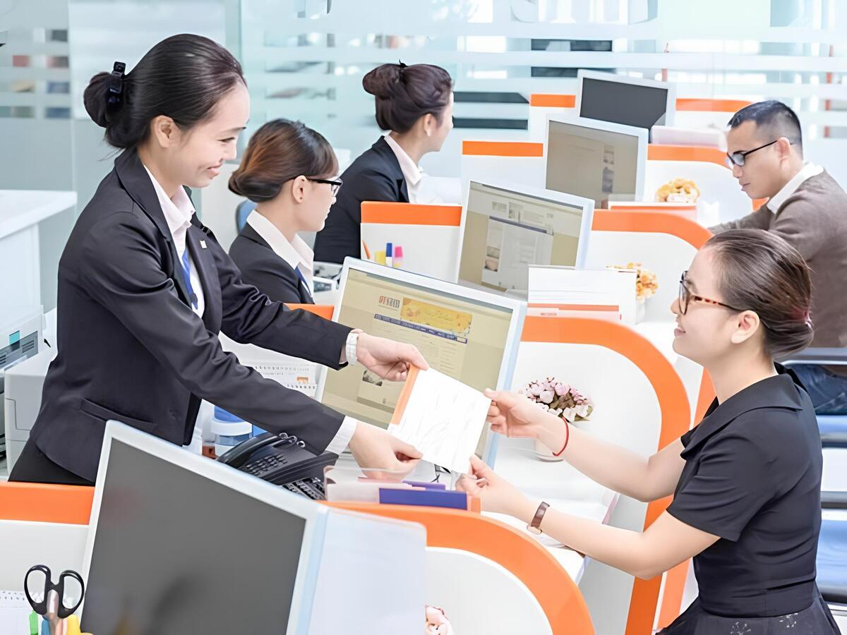 Ngành tài chính ngân hàng là ngành học thuộc lĩnh vực kinh tế, chuyên thực hiện các dịch vụ giao dịch lưu thông, vận hành tiền tệ