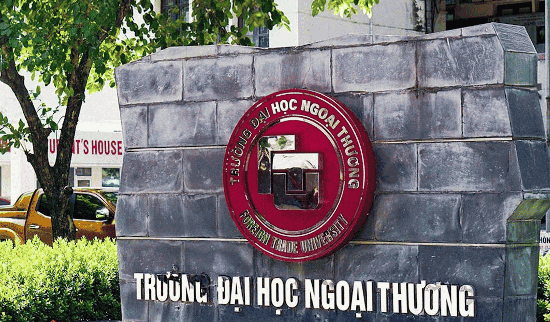 Ngành Quản trị khách sạn thi khối nào? Trường đại học Ngoại Thương xét tuyển ngành này với nhiều khối như A01, D01, D02,...